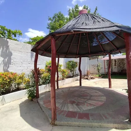 Alojamiento entero: casa amplia, patio acogedor Ríohacha Exterior foto