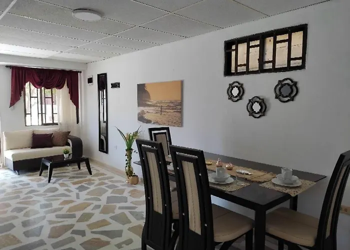 Alojamiento Entero, Casa Amplia, Patio, Aire