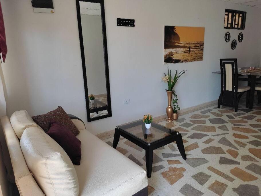 Apartment Entero, Casa Amplia, Patio, Aire *