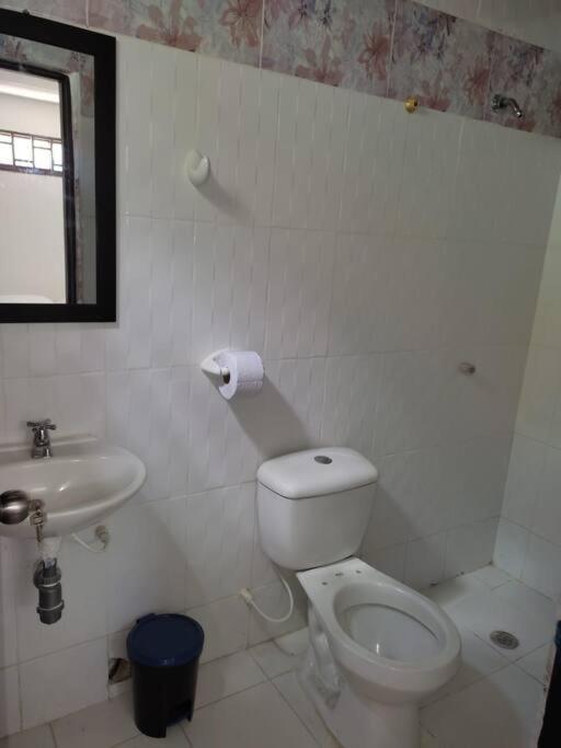 Entero, Casa Amplia, Patio, Aire Apartment *