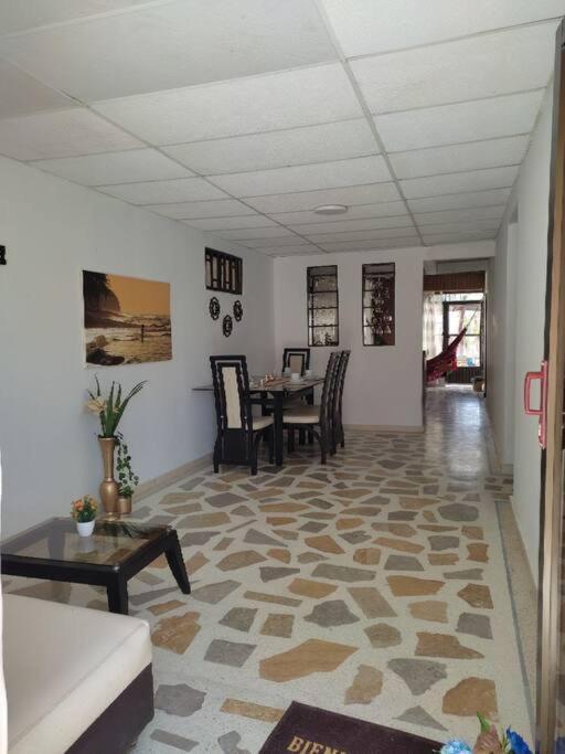 Apartment Entero, Casa Amplia, Patio, Aire